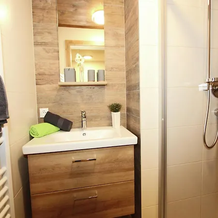 Spacious Near Area In Holiday home