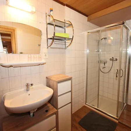 Spacious Near Area In Holiday home *