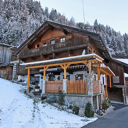 Spacious Near Area In Holiday home *
