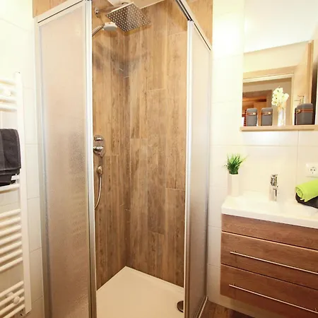 Spacious Near Area In * 卡顿巴赫