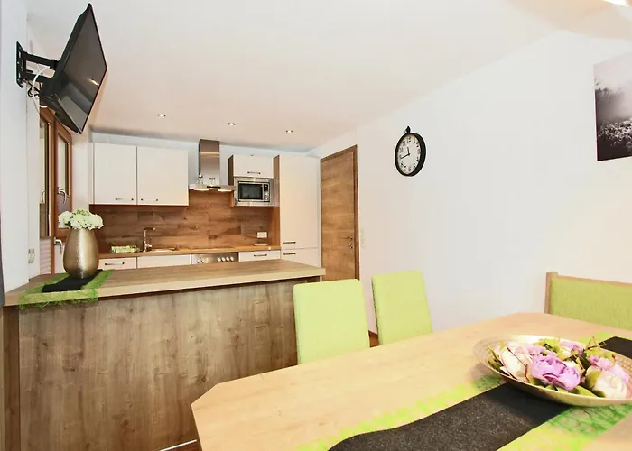 Spacious Near Area In *