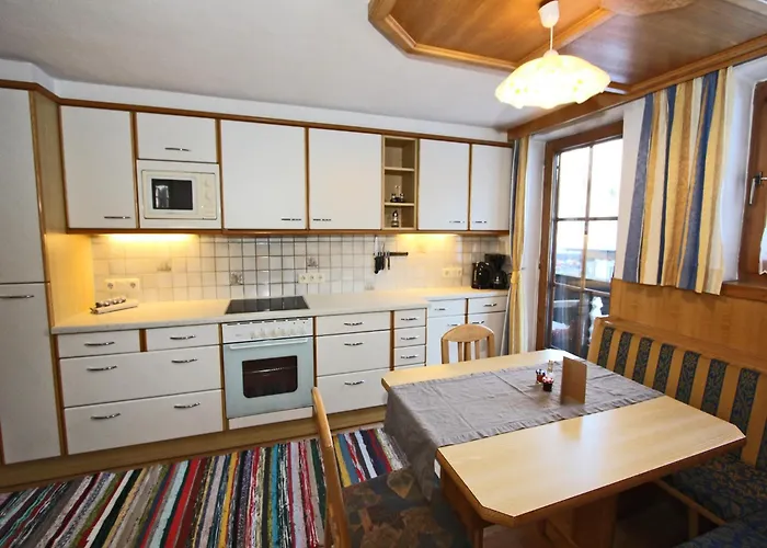 Spacious Near Area In *