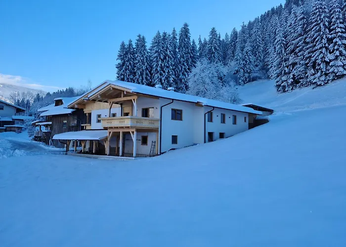 Spacious Near Area In *