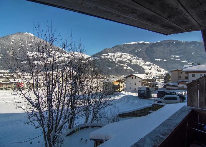 Spacious Near Area In *