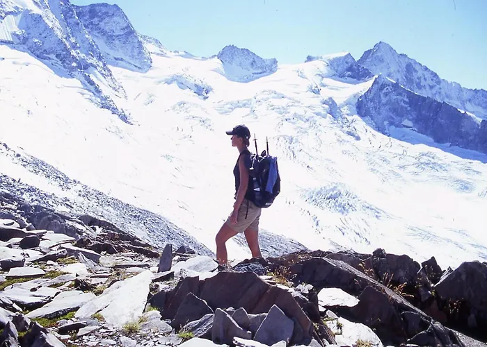 度假居 Spacious Near Area In *