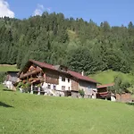 Spacious Near Area In *