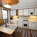 Spacious Near Area In Сasa de vacaciones