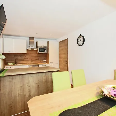 Spacious Near Area In *